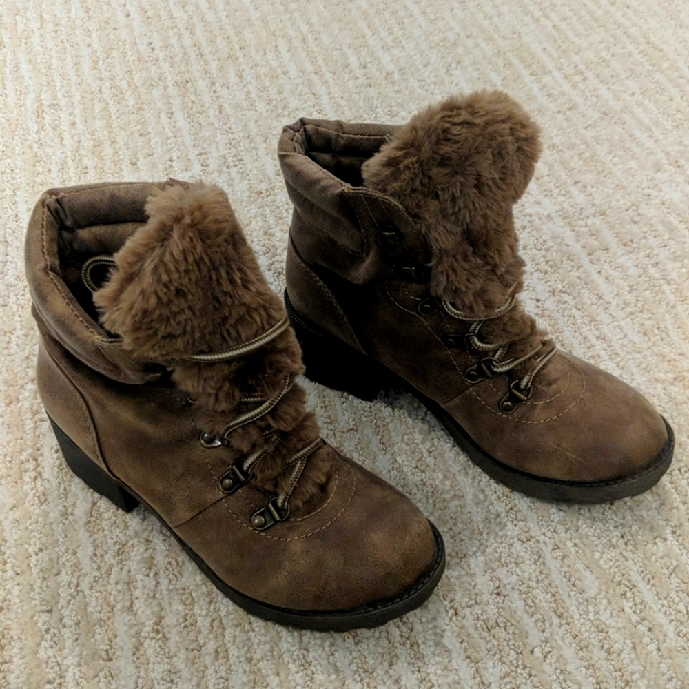 Brown boots size 6